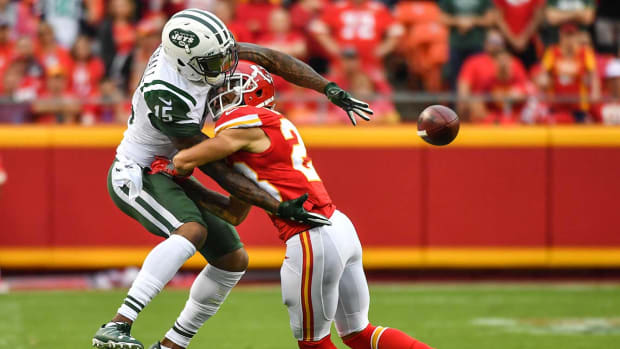 Brandon-Marshall-SIKids1.jpg